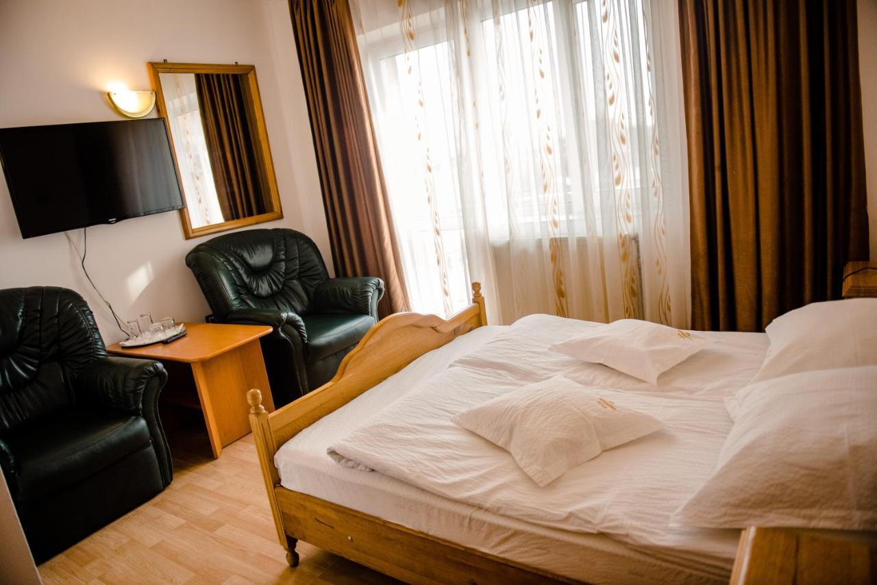 Pensiune Roua Arad Extérieur photo