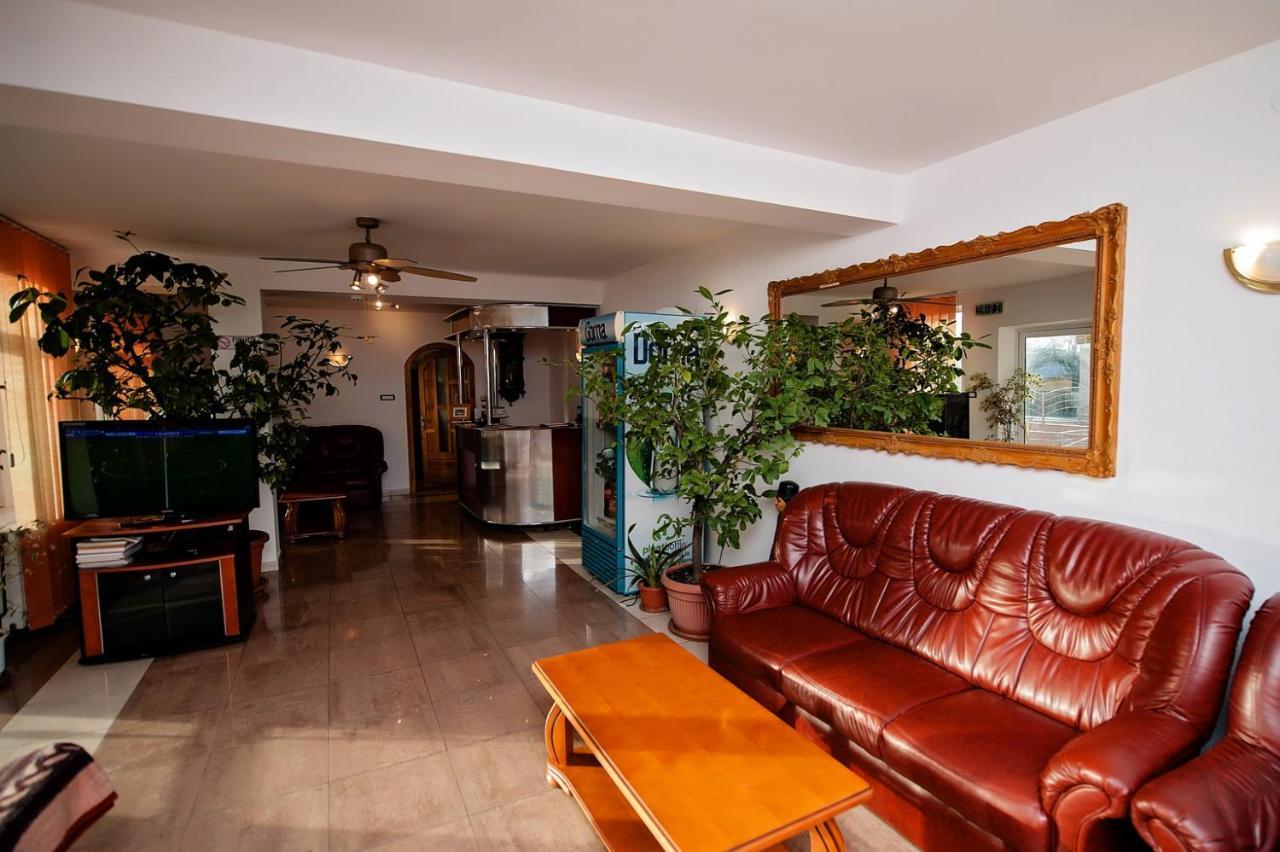 Pensiune Roua Arad Extérieur photo