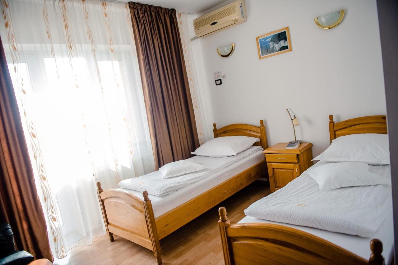 Pensiune Roua Arad Extérieur photo