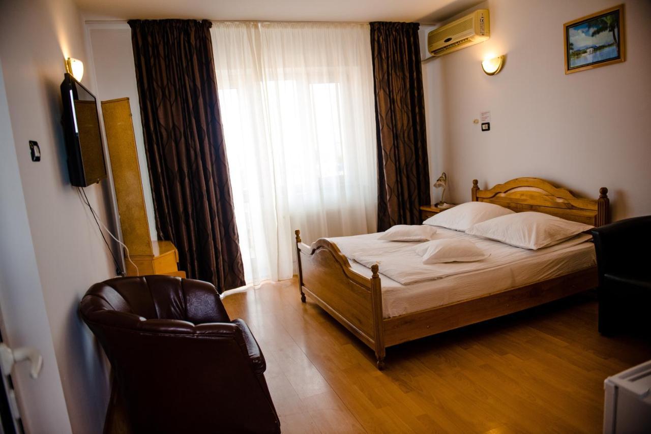 Pensiune Roua Arad Extérieur photo