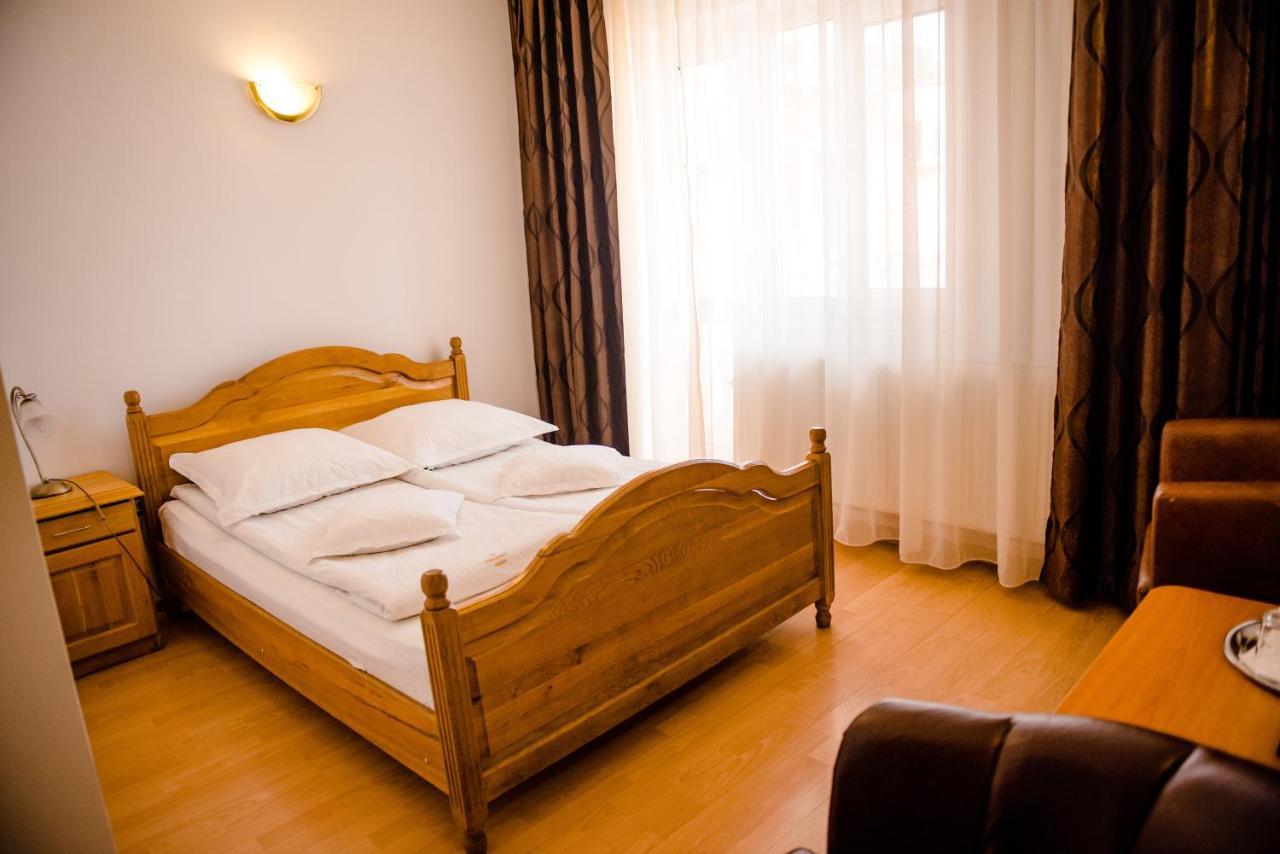 Pensiune Roua Arad Extérieur photo