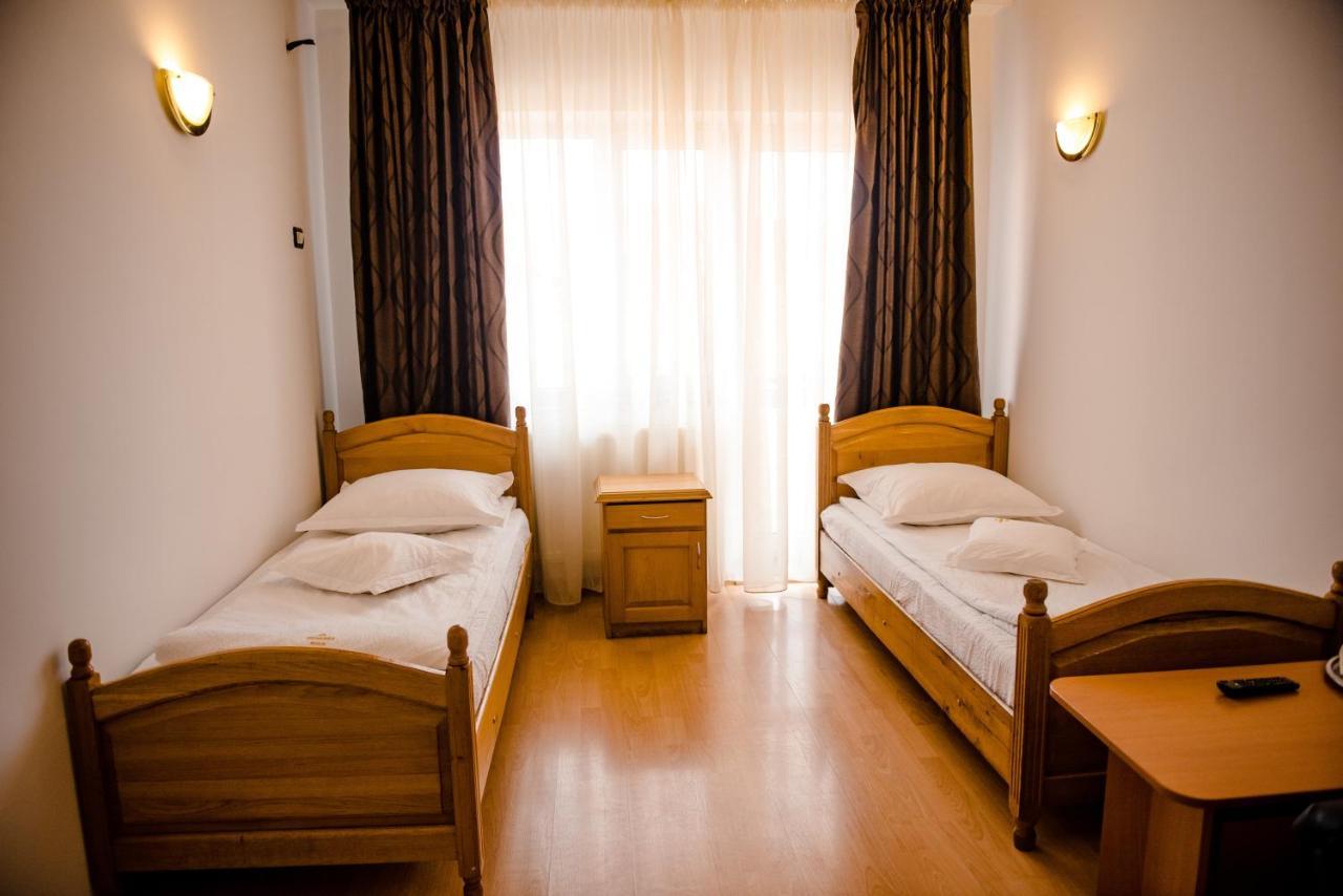 Pensiune Roua Arad Extérieur photo