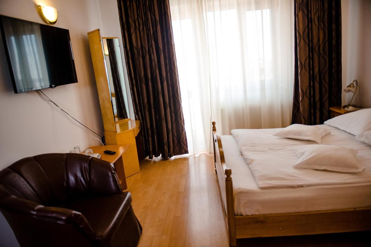 Pensiune Roua Arad Extérieur photo