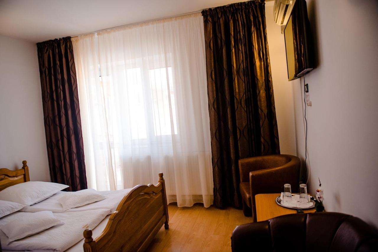Pensiune Roua Arad Extérieur photo