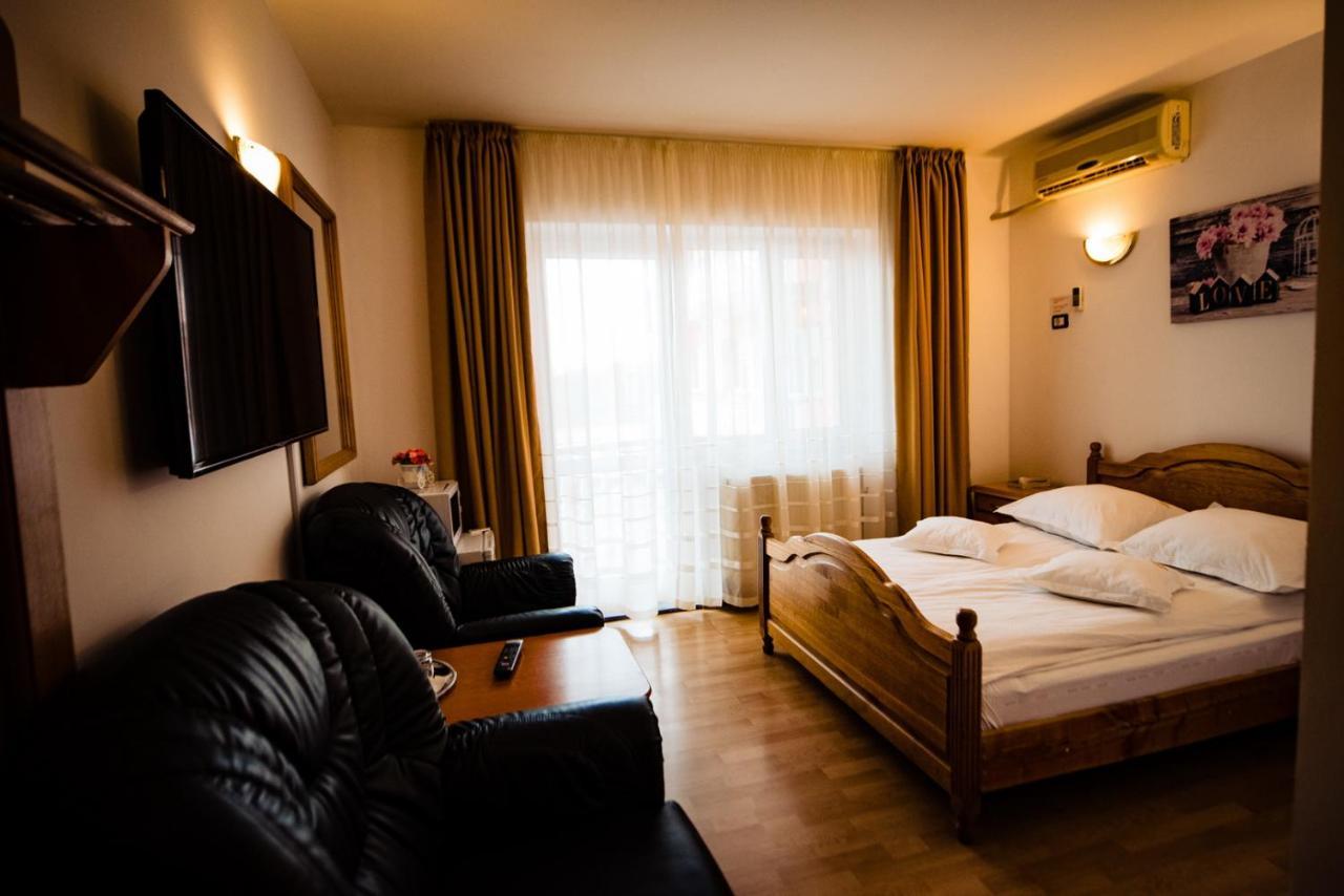 Pensiune Roua Arad Extérieur photo